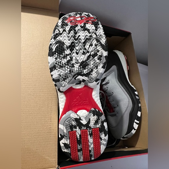 Adidas D Rose 5 Boost (M8.5/W10) - Picture 4 of 5